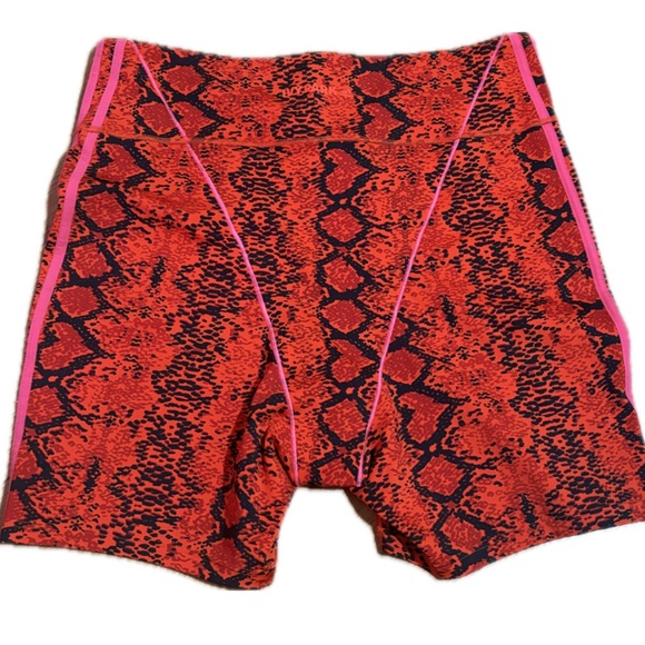 🚨RARE🚨 Ivy Park Plus Size Snake Print Bike
Shorts - Picture 4 of 6